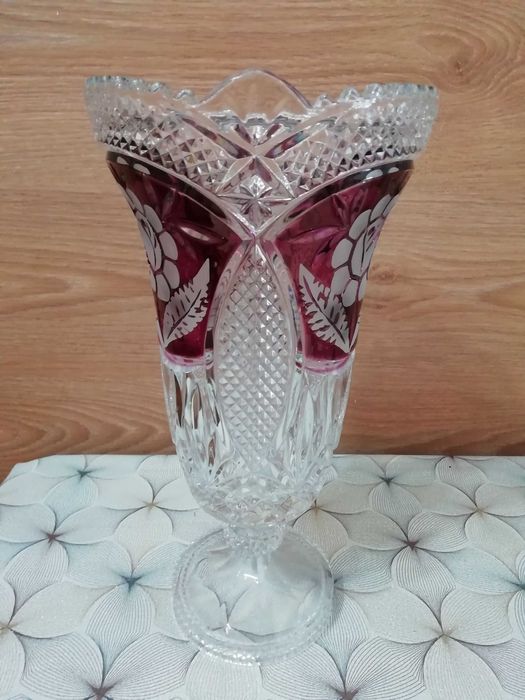 Чинии от порцелан и керамика, кристална ваза, лъжици