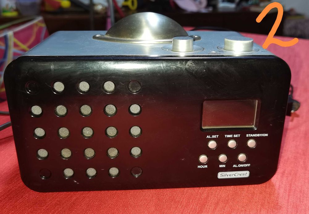 Продавам 2 броя радиа с щепсъл и батерии