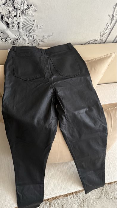 Skinny jeans noi cu eticheta