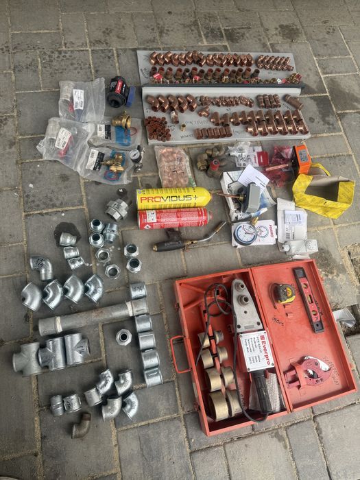 Vind diverse instalati sanitare toate noi la pachet