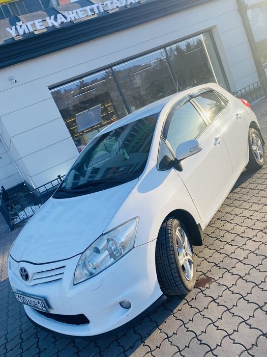 Тойота аурис королла