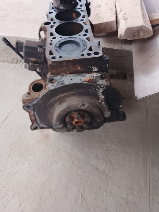 Блок матора на пассат б 4 1.8