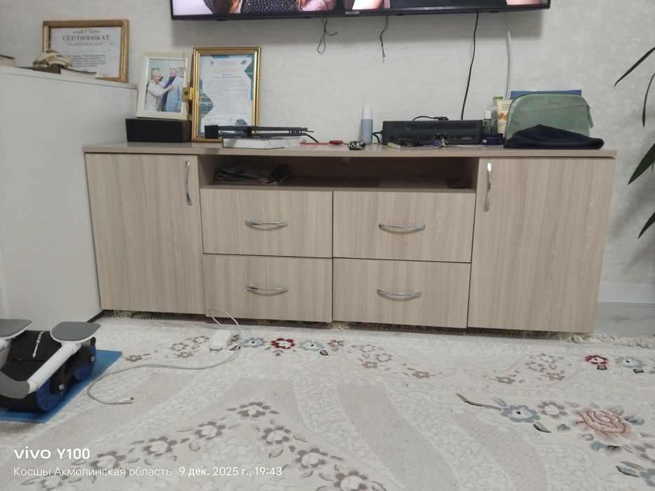 Шкаф для спальни, тумба под телевизор.