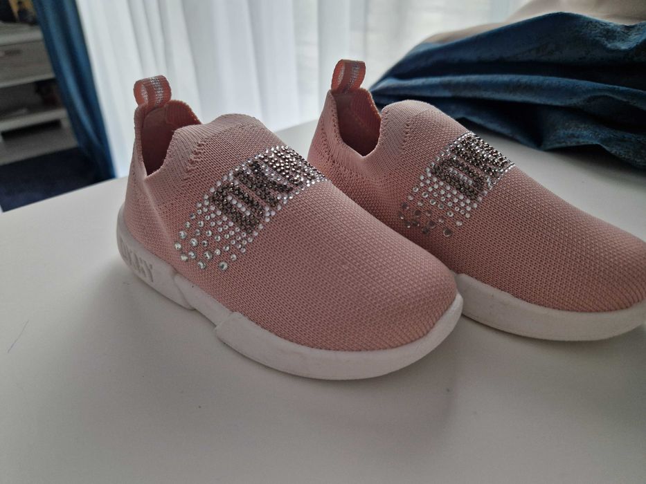 Vand tenisi fetita DKNY marimea 8 US