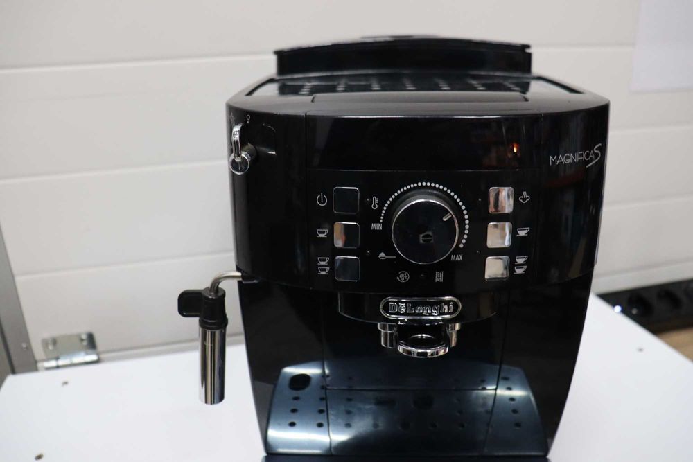 De'Longhi Magnifica S ECAM 22.110 автоматична кафемашина с разпенител