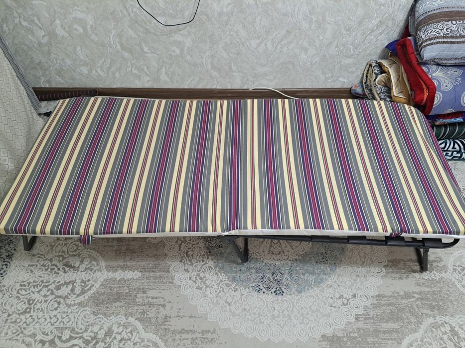 Раскладушка ,хорошего качества .