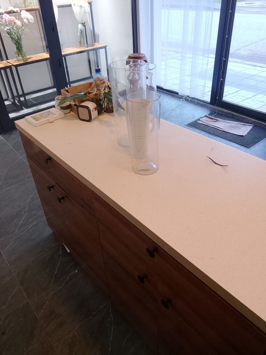 Стойка с встроенной раковиной