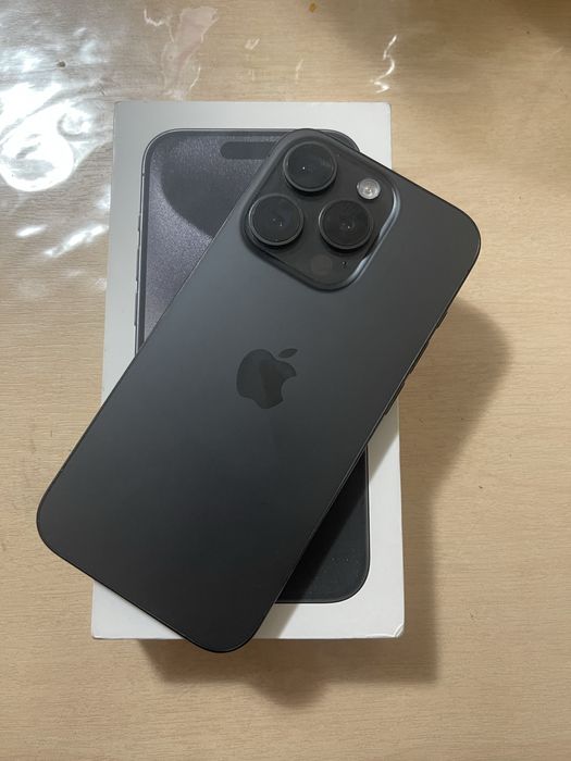 ПРОДАМ АЙФОН 15 про 256 гб