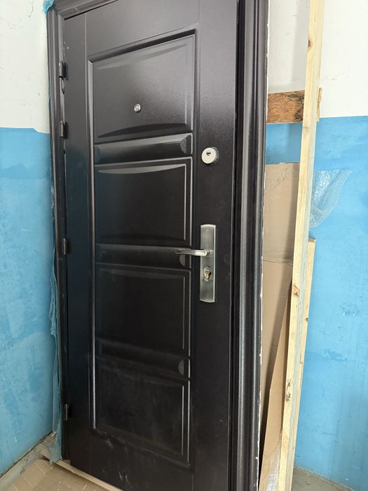 Продам железную дверь