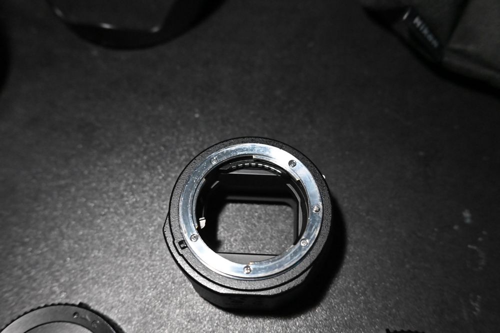 Vând pachet Nikon F 24-120mm F/4 și adaptor Nikon FTZ II