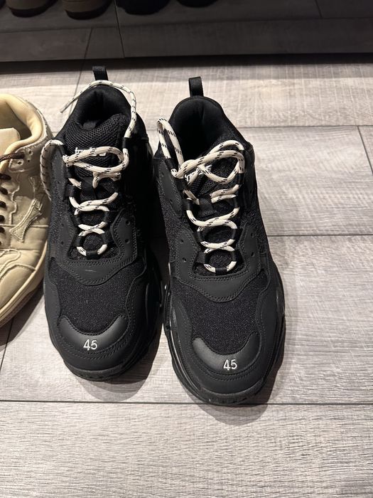 Vind balenciaga 45 nr toate aproape noi