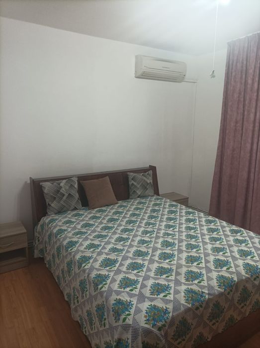 Închiriez apartament doua camere.
