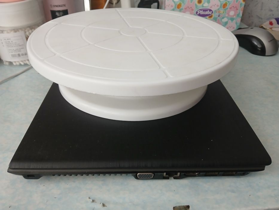 Продается поворотный кондитерски столик