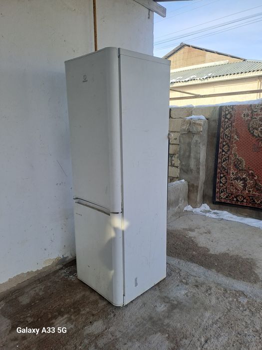 Холодильник  indesit