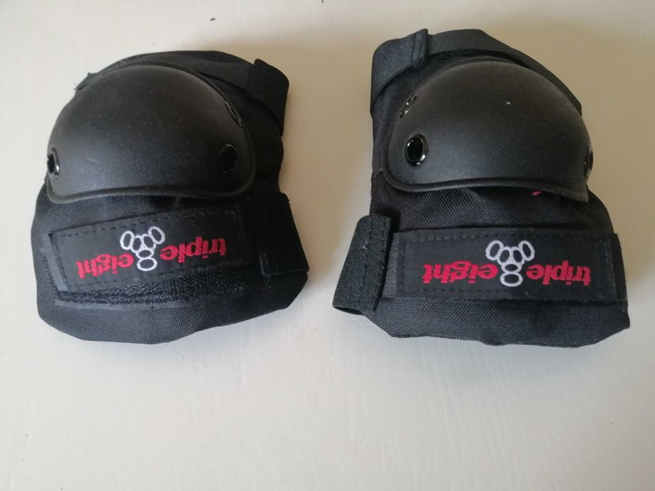 Каска с комплект предпазители за китки, лакти и колена!