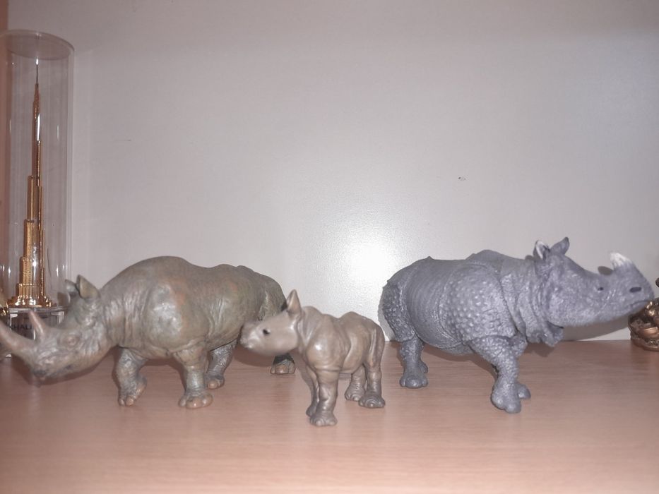 Игрушки животные цена договорная.