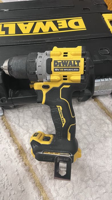 DeWALT дрель-шуруповерт