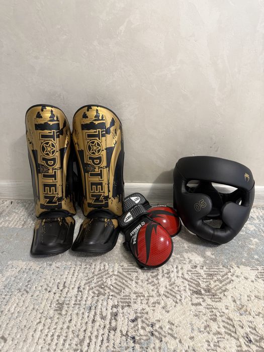 Боксерский комплект, перчатка