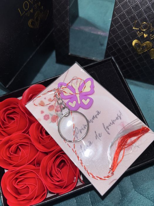 Vând diferite modele de mărțișoare