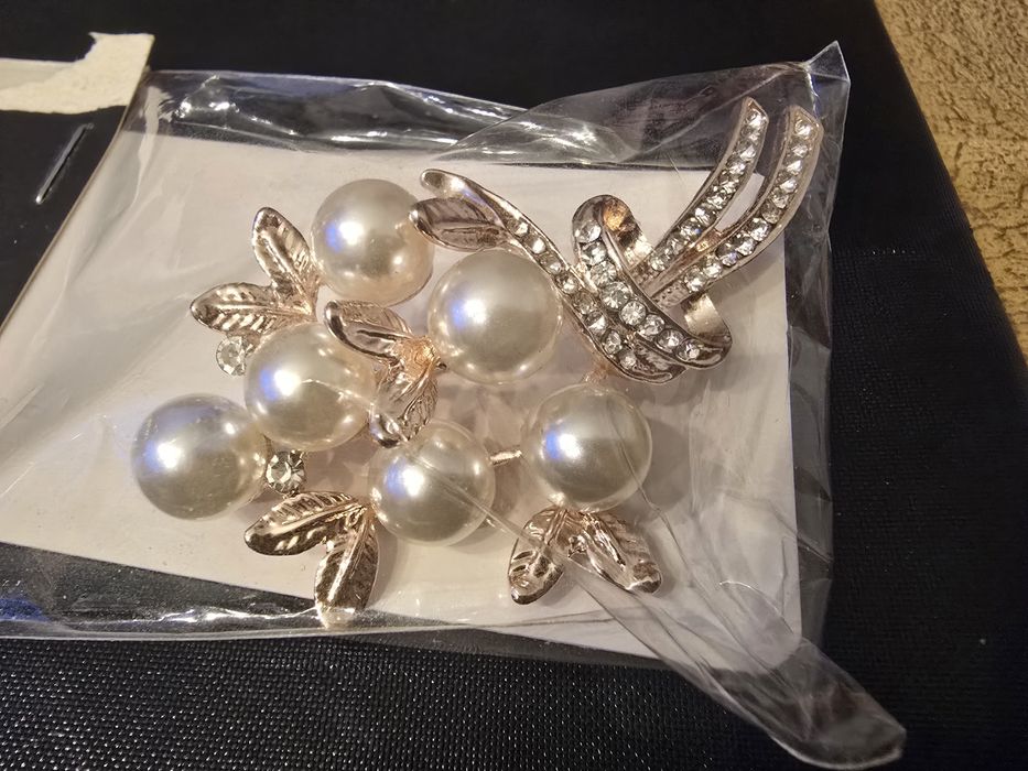 Красива брошка !