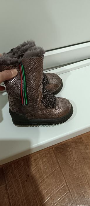 Продам зимние сапоги на девочку