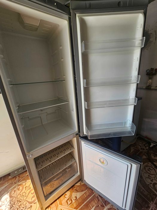 Холодильник Indesit. Не работает.