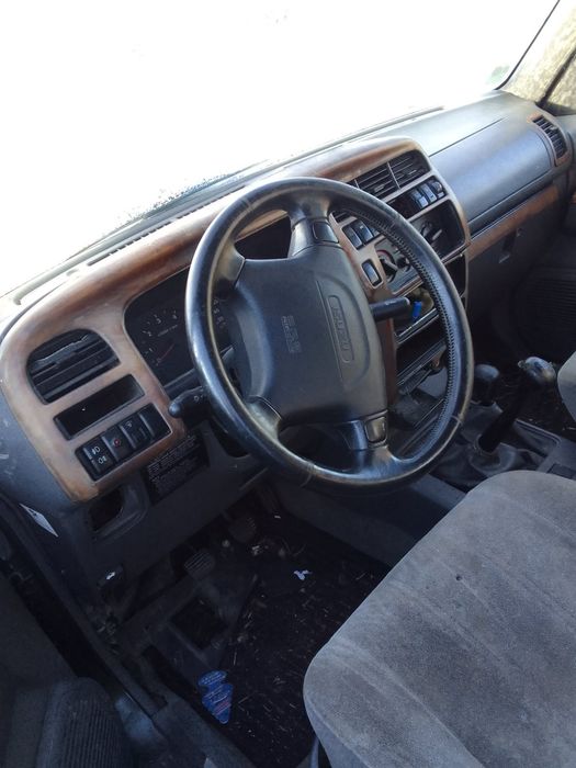 Продавам джип Исузу Тропер 3000 кубика дизел 2002 година на части