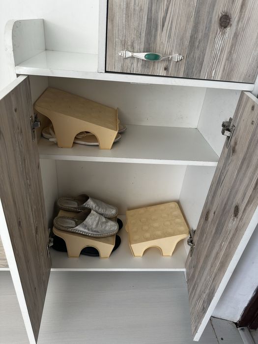 Сатылады прихожка и стол