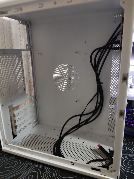 Продам белый корпус DEXP