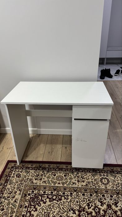 Рабочий стол в хорошем состояний. Пользовались 3 месяца