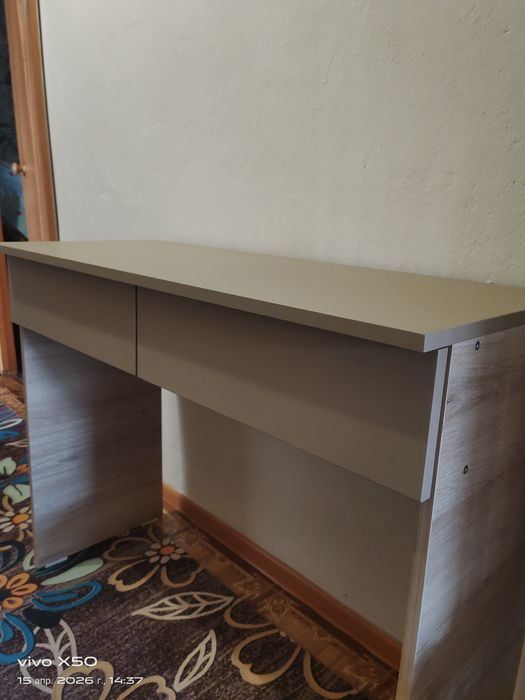 Продам новый туалетный столик