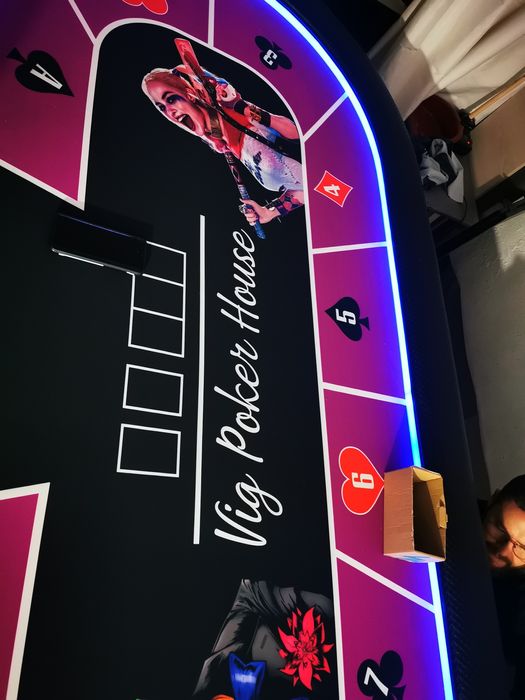 Mese de poker personalizate