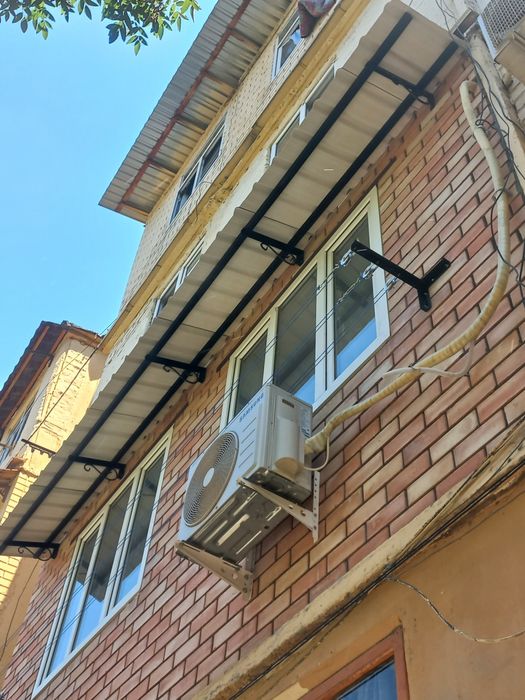 Установка козырьков над  окнами быстро и качественно.