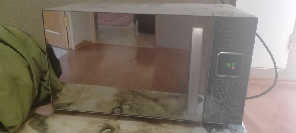 Микроволновая печь Elenberg.