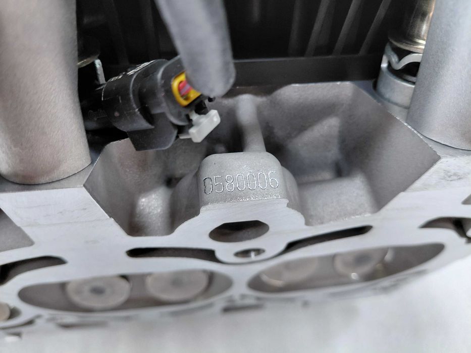 07L103285 К-т Нова Лява глава 5.2 V10 Audi R8 S8 S6