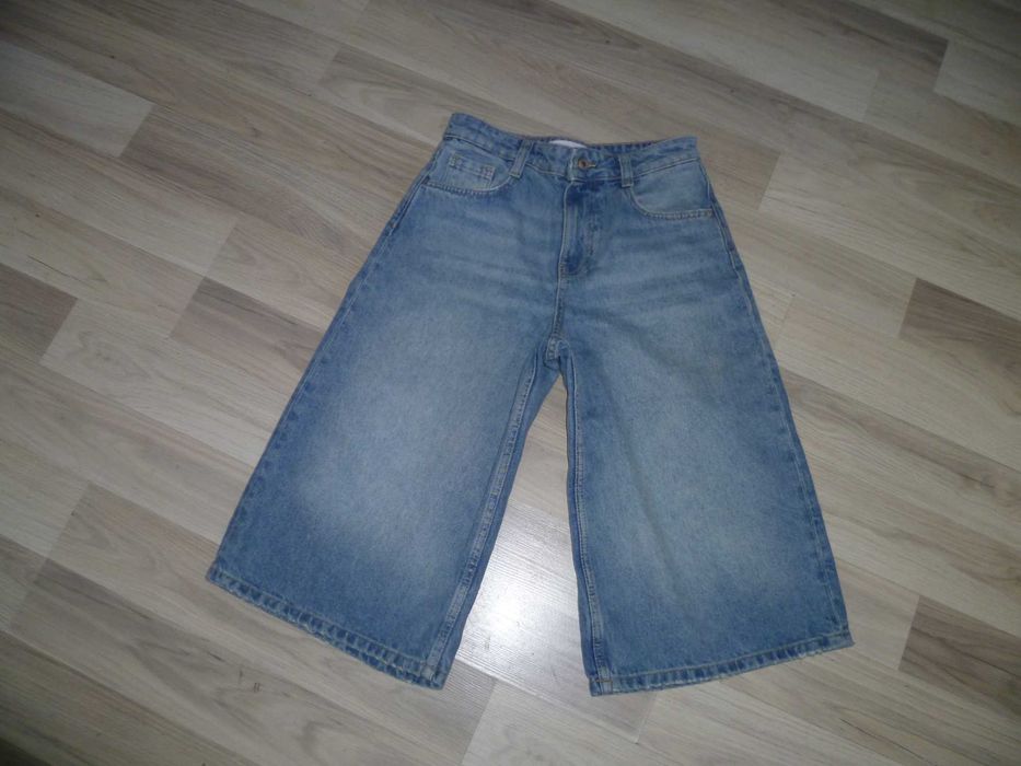 BERSHKA бермуди.