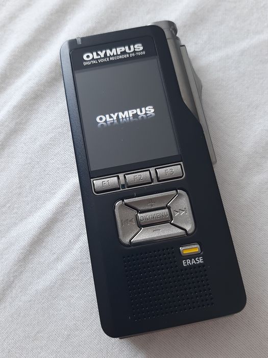 Vând reportofon Olympus