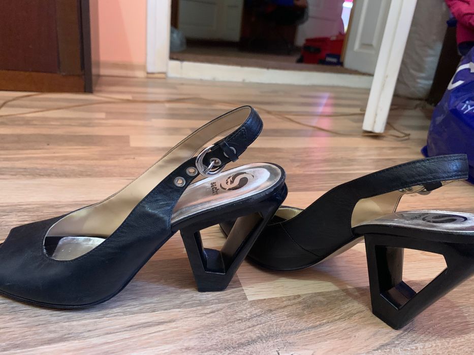 Кафеви ботуши 39р-черниСандали 39 р-35 лв