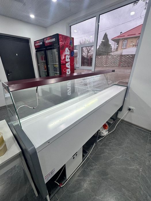 Продам витринный холодильник