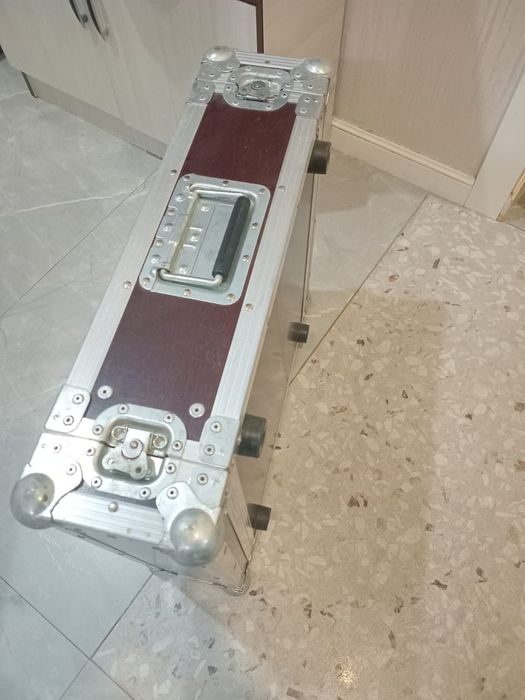 Профессиональный усилитель звука QSC