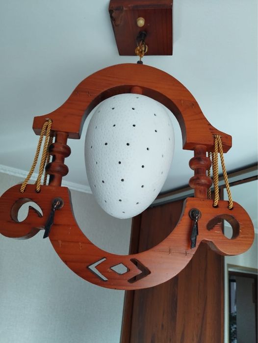 Продам люстры 3 штуки