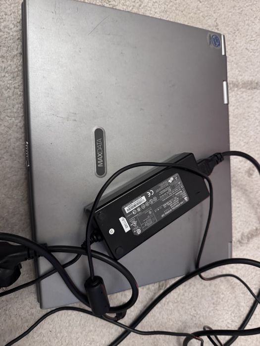 Laptop vintage Maxdata Celeron Win XP, functional