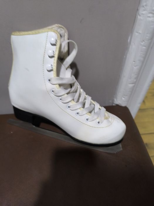 Продам коньки для девочки