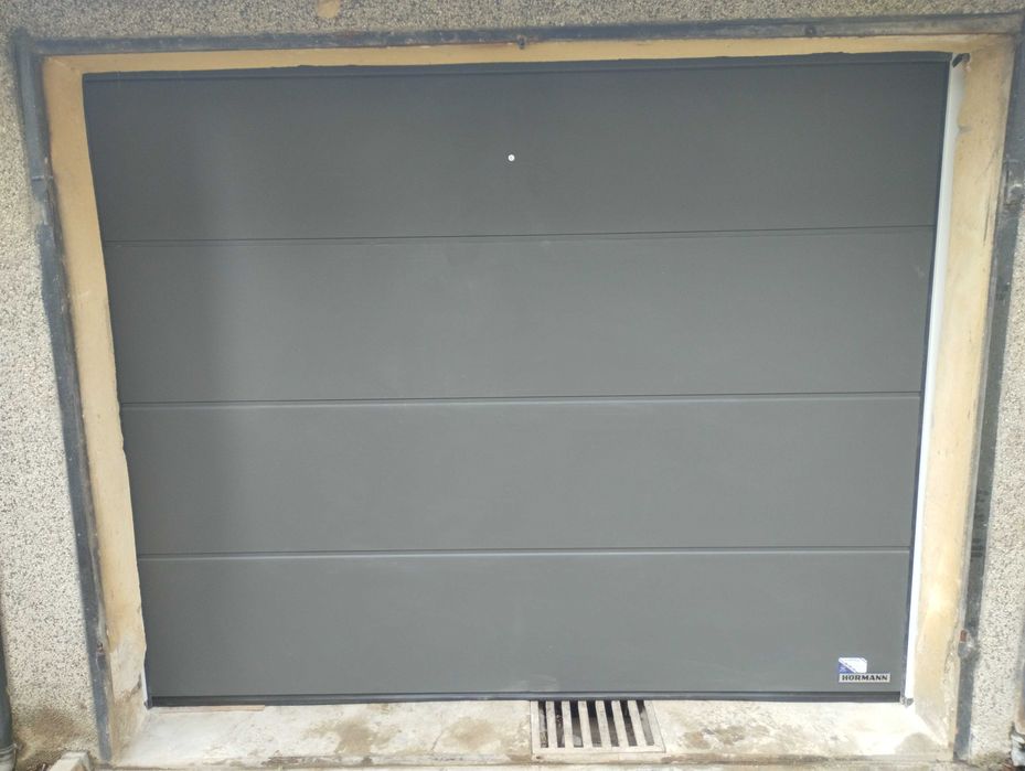 Немски гаражни секционни врати
