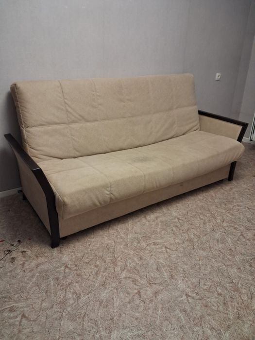 Продается диван.