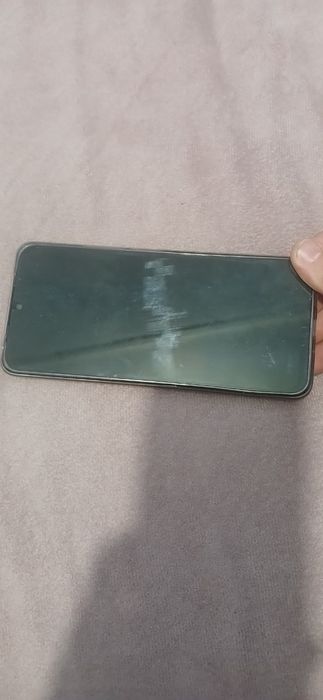 Telefon yap yangi magazindan olingandek turibdi ishlatilmagan