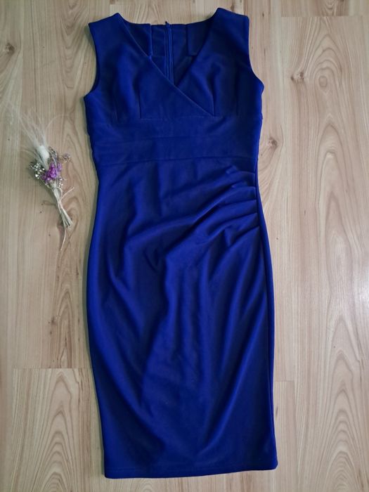 Дамска рокля в кралско синьо