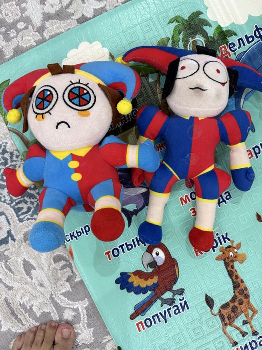 Много игрушек для девочки