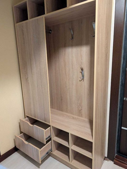 Продается функциональный шкаф в прихожую