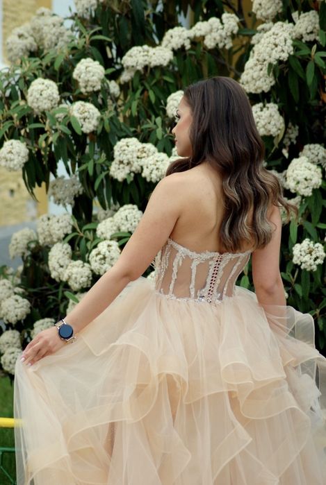 Официална рокля, Бална рокля.